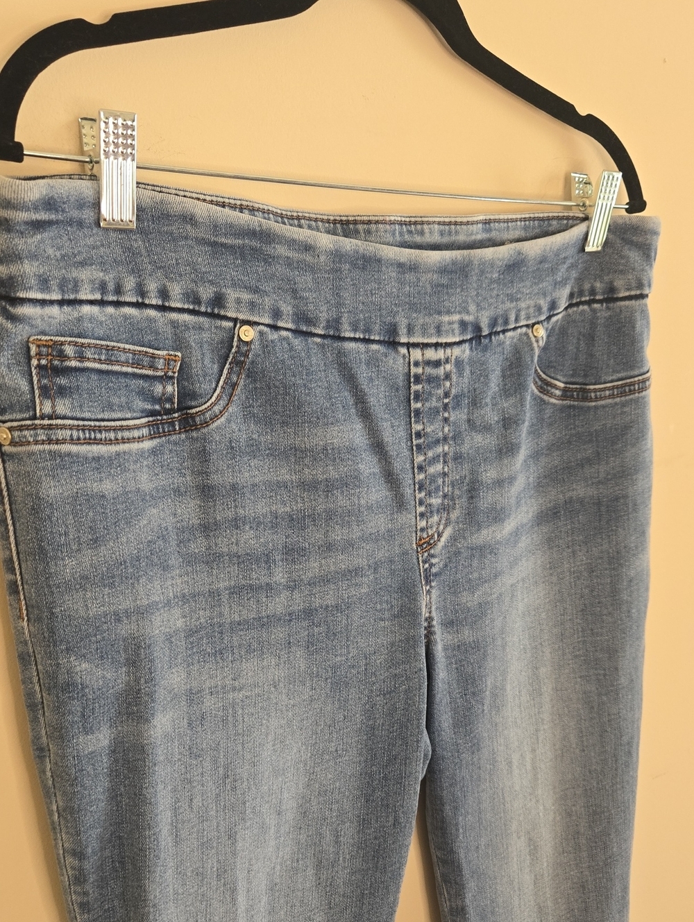 Chico’s Light Wash Pull On Jegging Ankle Jeans 12P Beaded Embellished Hem Denim - Picture 4 of 11